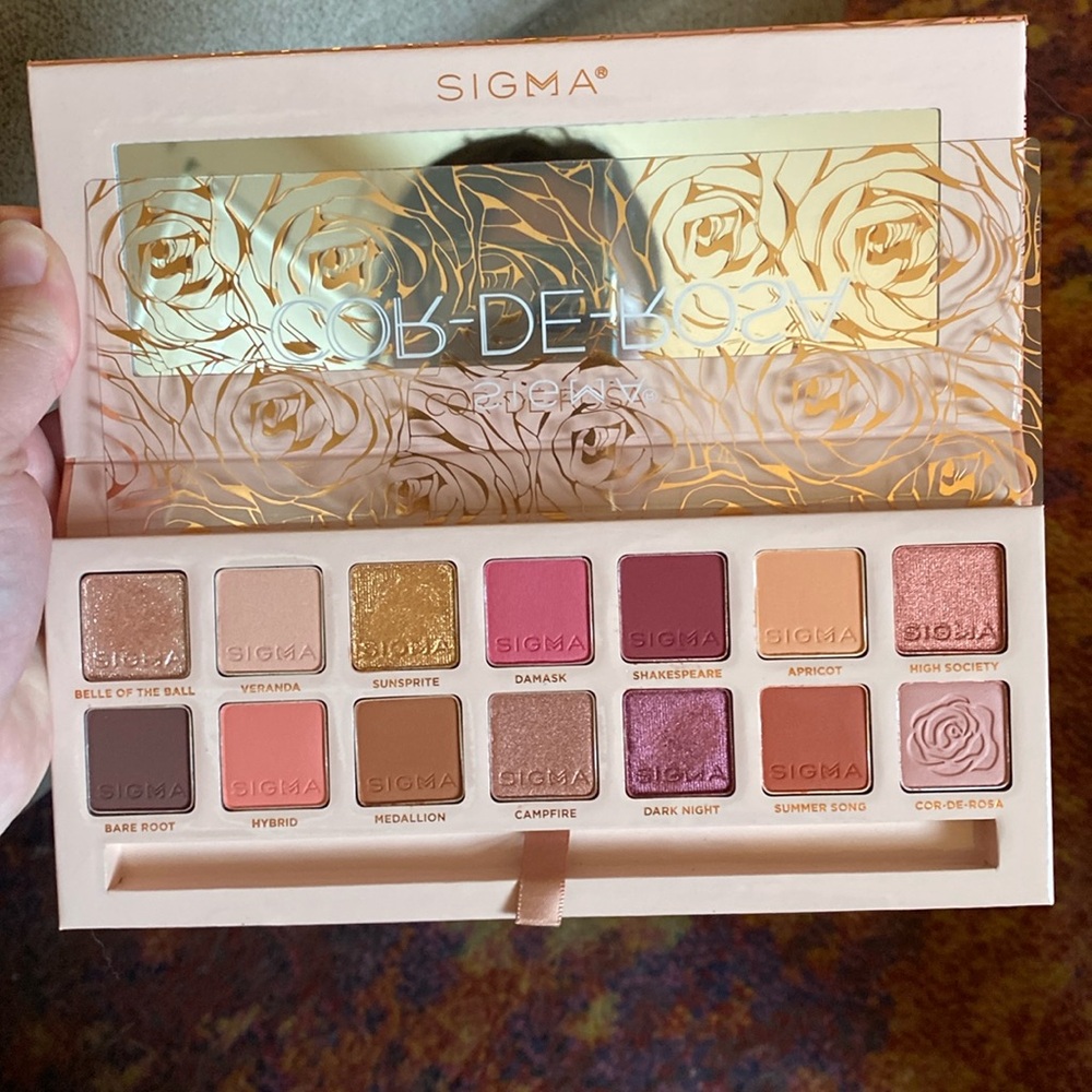 Sigma Cor-de-Rosa eyeshadow palette